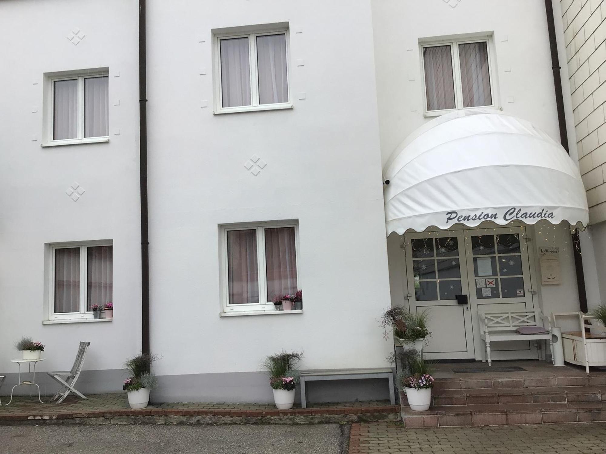 Pension Claudia Voesendorf Exterior photo